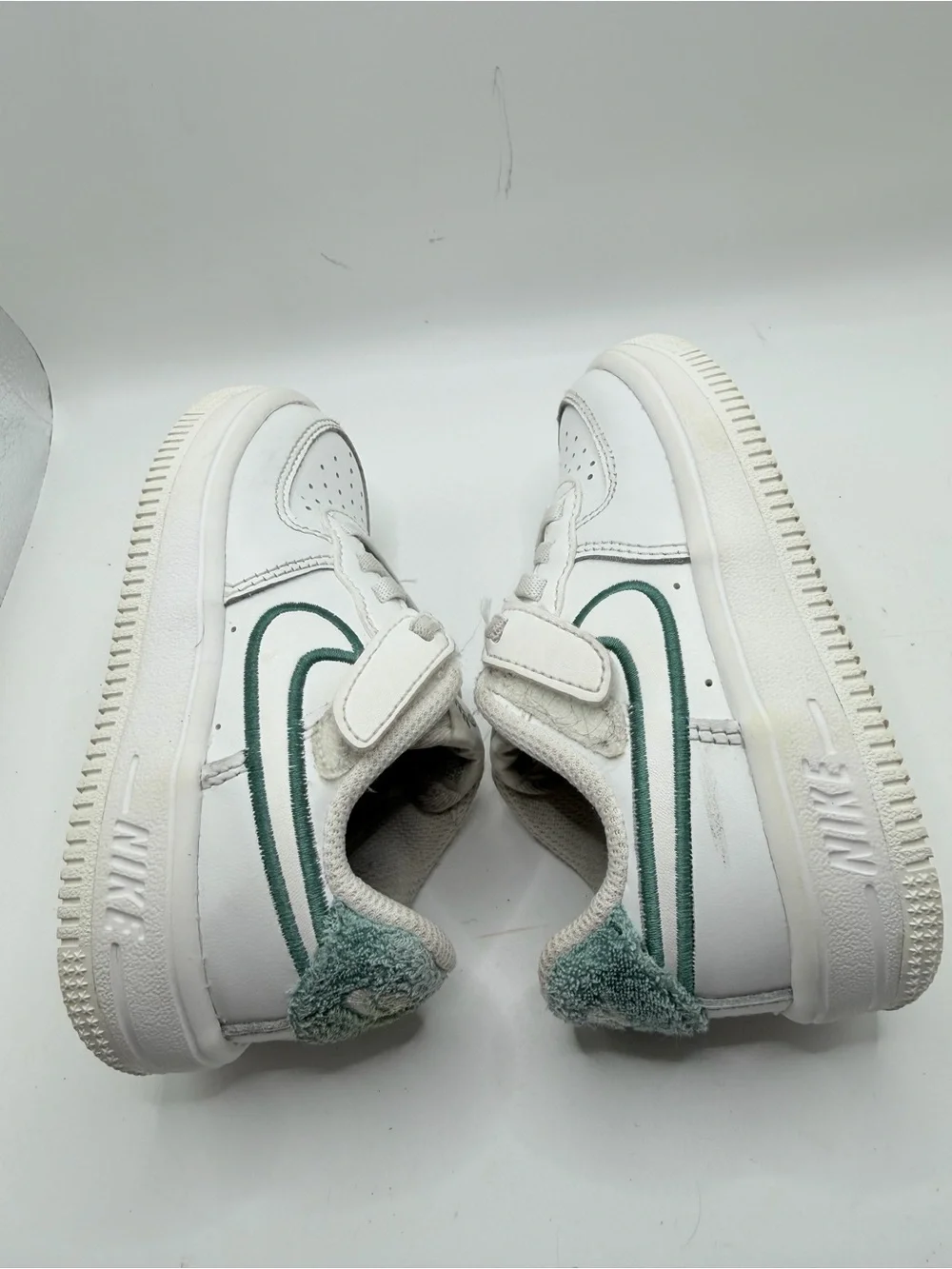 Nike White Kids Sneakers with Dark Green Swoosh